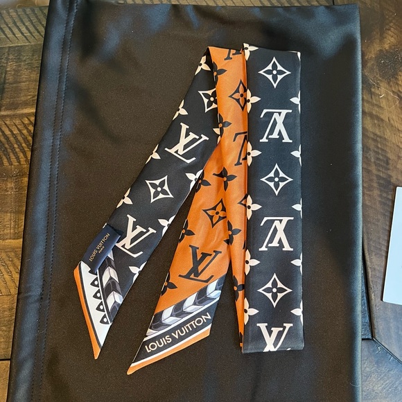 ❌SOLD❌ Silk Monogram LV Crafty Bi Color BB Bandeau Caramel Black - Picture 6 of 10